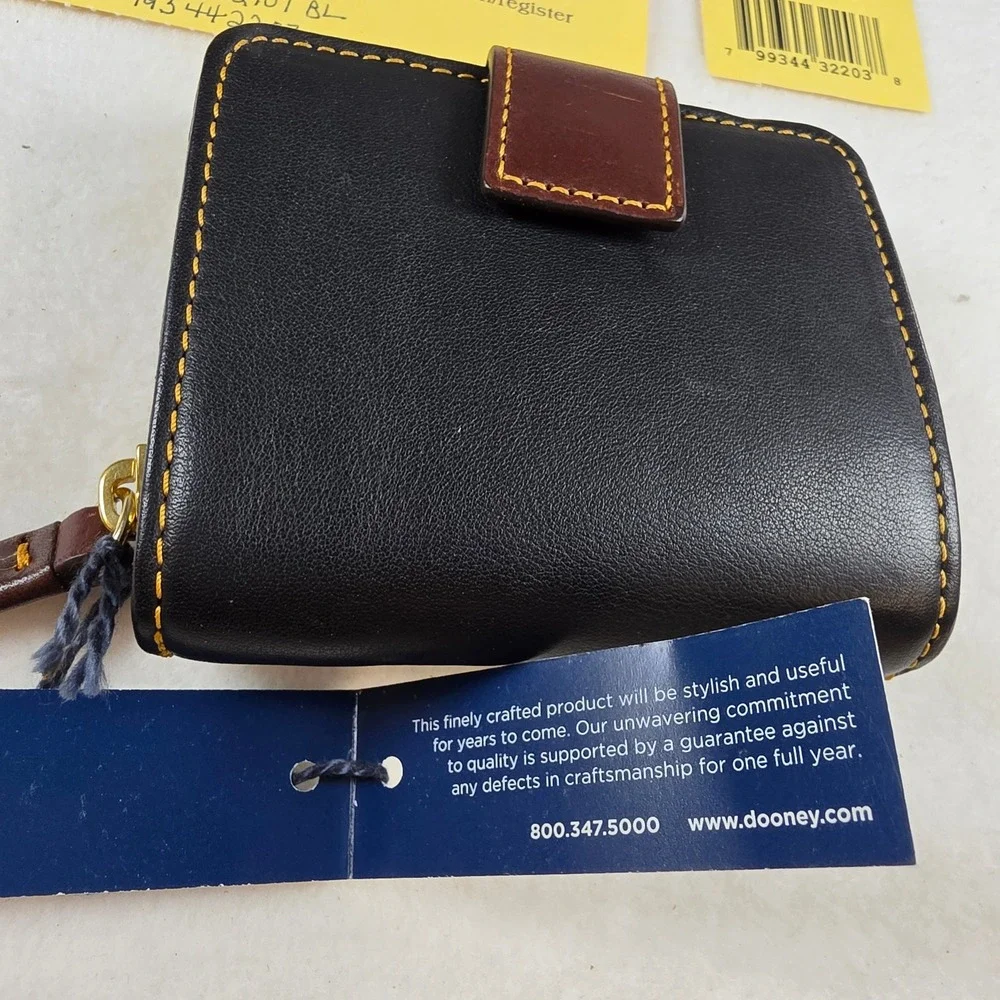 Dooney & Bourke Black Leather Bifold Zip Wallet 2Q101 BL Duck Logo New